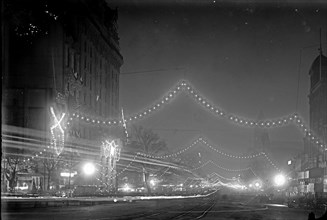 Pennsylvania Avenue at night [Washington, D.C.] ca.  between 1910 and 1935