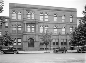 Georgetown Law School at 506 E Street, N.W., Washington, D.C. ca.  [between 1910 and 1925]