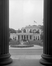 White House seen from Treasury Department [Washington, D.C.], columns ca.  between 1910 and 1926