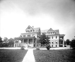 Washington Sanitarium, [Takoma Park, Maryland], front ca.  between 1910 and 1926
