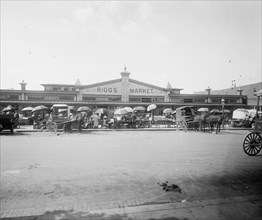 Customers outside of Riggs Market, 1172 ca.  between 1910 and 1926