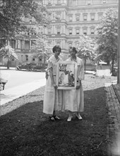 Women with anti-war poster, Washington, D.C. ca.  between 1910 and 1920