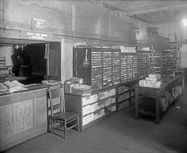 Oppenheimer's Dress Shop interior [Washington, D.C.] ca.  between 1910 and 1920
