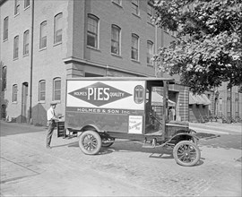 Holmes Bakery truck, Ford Motor Company ca.  between 1910 and 1935