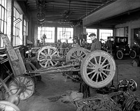 Workers at the R.L. Taylor Auto Company, [Washington, D.C.] ca. between 1910 and 1920