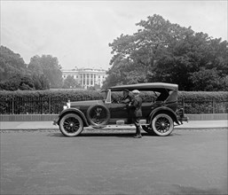 Paige Motor Company automobile in front of the White House, Washington, D.C. ca.  between 1910 and 1920