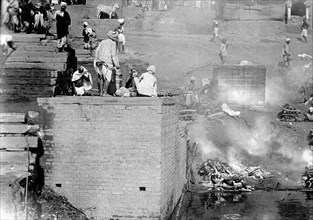 Hindu people in India burning ghat ca.  between 1909 and 1919