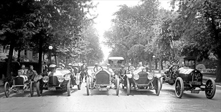 Cars at the starting line for the York Auto Races ca.  between 1910 and 1926