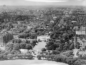 White House seen from the top of the Washington Monument ca. between 1909 and 1920