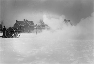 Soldiers firing artillery at Fort Myer, Va. ca. between 1909 and 1919