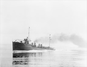 U.S. Naval ship underway, U.S.S. Reid ca. between 1909 and 1917