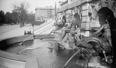Neptune fountain, Library of Congress ca. between 1909 and 1923