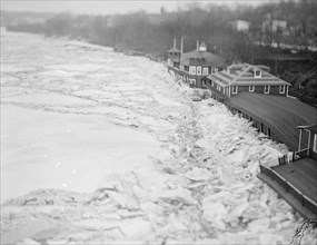 Potomac flood & ice ca. between 1909 and 1923