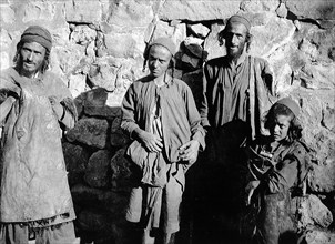 Photograph of Jews from the mountain village Maswar, in Northwest Yemen, in 1902