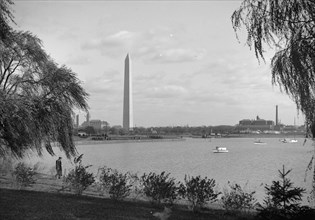 Washington Monument & basin in Washington D.C. ca. between 1909 and 1923