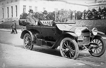 W.L. Smith & William Jennings Bryan in a Briggs Detroiter automobile ca. between 1909 and 1919