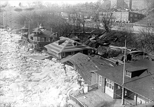 Potomac flood & ice in Washington, D.C. ca. between 1909 and 1940