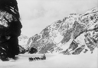 Dog sled team at the entrance to Keystone Canyon, Alaska ca. between 1909 and 1920