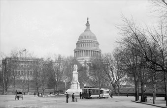 Peace Monument & U.S. Capitol ca. between 1909 and 1923