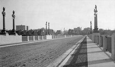 Connectuicut Avenue bridge in Washington D.C. ca. between 1909 and 1923