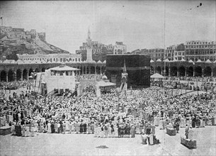 Palestine, Moslem [Muslim] Pilgrims at the Kaaba, sacred shrine in holy city of Mecca ca. between 1909 and 1919