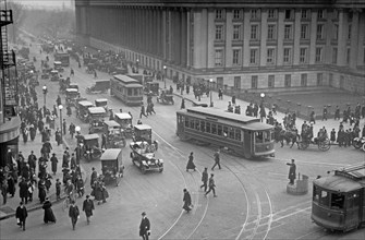 15th & New York Avenue street scene, trolley cars and automobiles  ca.  1918