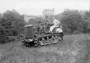 Artillery tractor, Secretary of War Baker ca.  1918