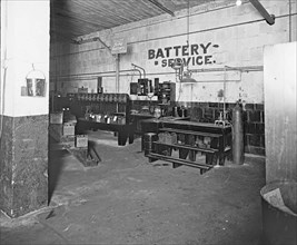 Hendricks Motor Company garage ca.  between 1918 and 1928