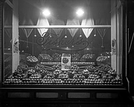 National Apple Week Association, H.W. Fisher display window, Fisher's store window ca. between 1918 and 1928