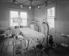 Washington Sanitarium, [Takoma Park, Maryland], operating room ca.  between 1918 and 1928
