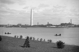 Washington Monument & basin ca. between 1909 and 1923