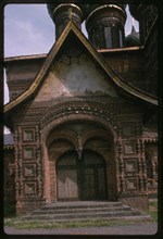 Church of John the Baptist at Tolchkovo (1671-87), south entrance porch, Yaroslavl, Russia; 1995