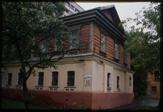 Kabatov house (Frunze Street, early 20th century), Khabarovsk, Russia; 2000