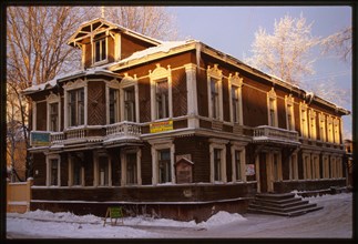 Chudinov house (1904), relocated in 1990s to Chumbarova-Luchinskii, Arkhangelsk, Russia 1999.