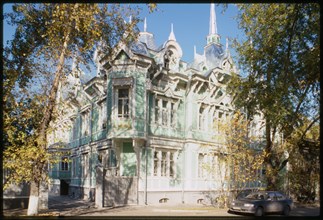 Wooden house, Belinskii Street #19 (1917), Tomsk, Russia; 1999