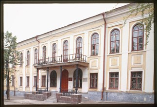 Alexander Herzen Regional Library, formerly the E. Khokhriakov mansion (1792, 1799; reconstructed 1954-59), Viatka, Russia 1999.