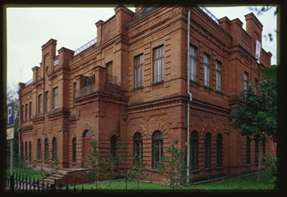 Railroad Primary School (Leningrad Street 71), (1916; 1980s), Khabarovsk, Russia; 2000