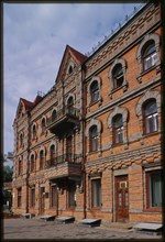 Pliusin Building (now Regional Library) (1900-02), Muravyov-Amurskii Street facade, Khabarovsk, Russia; 2000