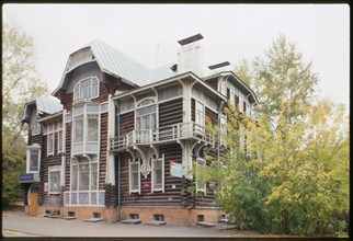 Andrei D. Kriachkov house (around 1910), main facade, Tomsk, Russia; 1999