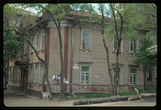 House (Frunze Street 85), (around 1910), Khabarovsk, Russia; 2002