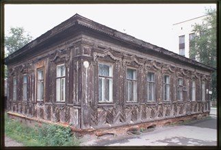 Tartar District, Ordzhonikidze Street #26, house (late 19th century), Perm', Russia 1999.