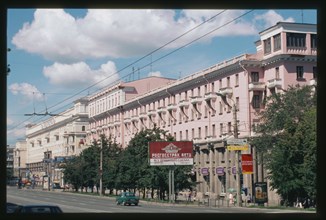 Office buildings and Hotel IUzhnyi Ural (Lenin Prospect #52), (1931), Cheliabinsk, Russia; 2003