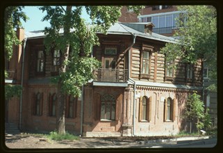 Dauksh house (Kim-Yu-Chen Street 37), (around 1913), Khabarovsk, Russia; 2002