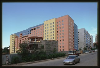 Apartment building (Ussuri Boulevard), (2002-03), Khabarovsk, Russia; 2002