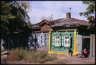 Log house, Krasnye Zori Street #47 (around 1900), Omsk, Russia 1999.