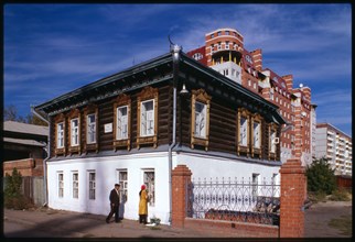 Log house, Marshal Zhukov Street #97 (1907-10), recently converted for use as a mosque, Omsk, Russia 1999.