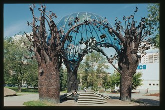 Sculptural composition Sphere of Love, (2002), sculptor Viktor Mitroshin, Cheliabinsk, Russia; 2003