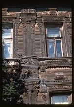 Wooden house, Prechistenka Embankment #32 (late 19th century), decorative carving, Vologda, Russia 1998.