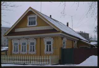 Log house (Right Embankment #24), (20th century), Ustiuzhna, Russia; 1998