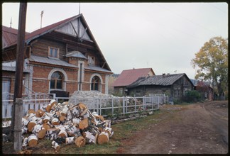 New log and brick house (1990s), Baturino village, Russia; 1999